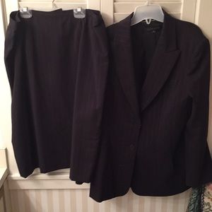 Anne Klein Black striped skirt suit